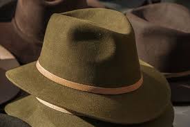 La reconquête des chapeaux homme. Liqun Chapeau Fedoras Pour Femme Elegant En Cuir Synthetique Marron Avec Bande En Feutre Pour Homme 13 Couleurs Casquettes Bonnets Et Chapeaux Vetements Inzaboton Com