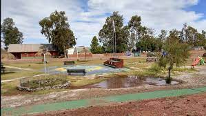 Se encuentra ubicada a 165 km de ciudad de neuquén y a 65 km de la localidad de añelo. Iegbxws6jcxjsm