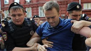 Ο αλεξέι ανατόλιεβιτς ναβάλνι (ρωσικά: Ale3ei Nabalni H Entypwsiakh Giatros Toy Isxyrizetai Oti Ton Dhlhthriasan