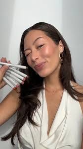 Alisha Hutchinson's Instagram, Twitter & Facebook