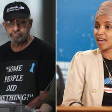 Her support for a minimal hourly wage of $15 and a proposal to allow free tuition for college students from families with an. 9 11 Opfer Prangert Die Demokratin Ilhan Omar Bei Zeremonie An Stern De