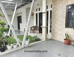 Model batu alam templek cukup menjadi favorit untuk desain pagar depan rumah. 6 Desain Rumah Dengan Teras Batu Alam Homeshabby Com Design Home Plans Home Decorating And Interior Design