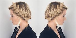 The problem is that a halo braid isn't exactly easy and even women who have braided hair their whole life may have difficulties achieving a flawless read on for exact instructions on how to halo braid. Halo Braid Tutorial Harfrisyrer Fletter Har