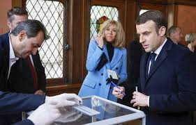 De franse president emmanuel macron heeft positief getest op het coronavirus. Frankreich Macron Hatte Wahlen Wegen Corona Absagen Mussen