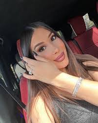 Karina Dasilva's Instagram, Twitter & Facebook