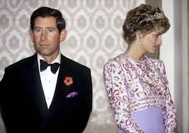 El idilio empezó un mes después del 19 cumpleaños de diana en agosto de 1980, al coincidir ambos en el palacio de balmoral. Prince Charles And Princess Diana Couldn T Keep Hands Off Each Other Queen S Ex Aide Royal News Express Co Uk