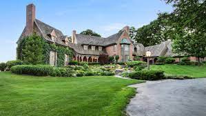 Amazing views across lake geneva and unmatched sunsets from this 4 bedroom, 2.5 bath home sitting on 100 ft of beautifully elevated site. Wrigley Estate In Lake Geneva Sells For 11 25m Curbed Chicago