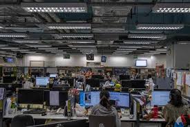 Along with entertainment magazine next magazine, apple daily is part of next digital. Hong Kong Police Arrest Apple Daily Executives The New York Times