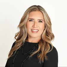 Lily Flores's Instagram, Twitter & Facebook