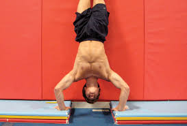 The head should be in a neutral position, neutral meaning with the ears directly in between the arms. Gymnasticbodies