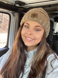 What is a suitable food plan for daily calorie needs?