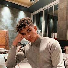 Le Mariage Force Etait Ma Seule Issue Coiffure Homme Coiffure Homme Cheveux Boucles Coiffures Pour Homme Frise