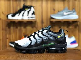 Black And White Vapormax Plus The Nike Air Vapormax Plus Black Volt Features A Smoked Gradient Upper That Fades From White To Black Highlighted With Volt Acc Nike Air Nike Nike Air Vapormax