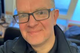 Cancer-stricken Sheffield dad marries his soulmate in his bedroom after 38  years