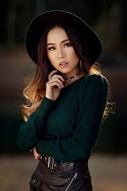 Women Portrait Photography Posing Ideas Lifestyle Female Pictures Outdoors Girl In A Hat Female Portrait Poses Outdoor Portrait Photography Female Photoshoot