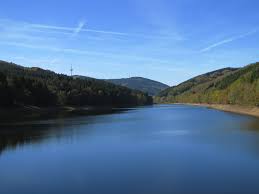 Nördlich vom kamm des ebbegebirges liegt die oestertalsperre, die ein schönes etappenziel auf dem weg in richtung attendorn ist. Zugangsweg Sauerland Hohenflug Von Der Ostertalsperre Zum
