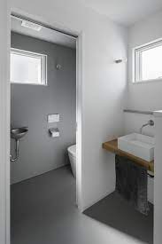 造作手洗いを独立させたシックな2階トイレ ルポハウス 設計事務所 工務店 設計士 注文住宅 デザイン住宅 自由設計 マイホーム お家 新築 家づくり 間取り 施工事例 滋賀 おしゃれな家 インテリア トイレ アクセ バスルームのデザイン トイレ 壁紙