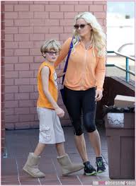 مادر این پسر بچه مدل سکسی «مجله پلی‌بوی» است ! | مجله فلونز: عکس های سکسی  شاهزاده سرزمین پارس سرین بدیعی