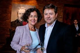 Entrevista realizada a juan pablo calvo, seminarista que nos muestra su actual situación y, a su vez, una experiencia misionera. Mercedes Calvo Juan Pablo Heinsohn Viu Manent Valle De Colchagua Chile