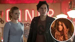 Shop riverdale outfits at wornontv.net. Riverdale Betty Strips For Jughead Star Vanessa Morgan Spills On That Shocking Serpent Dance Exclusive Entertainment Tonight