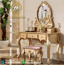 Kaca rias led adalah kaca rias atau cermin rias dengan menggunakan cahaya lampu led dan bisa melakukan pembesaran sebanyak 5x. Meja Rias Ukir Terbaru Kelly Jual Mebel Ukir Jepara Mebel Klasik Jepara
