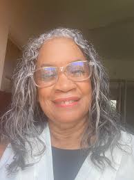 Esperando el autobús con destino a la felicidad?? , espera con paciencia  para que no te vayas a montar en el autobús equivocado .Bendecido y  maravilloso martes mundo#diosesfiel #buscandoadios con Anna Sena