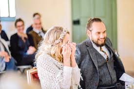 Im folgenden haben wir euch einige beispiele für hochzeiten zusammengestellt. Beruhrende Furbitten Zur Hochzeit Die Schonsten Text Beispiele Und Tipps