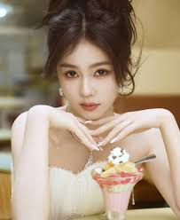 Thù lao của diễn viên Hoa ngữ đã giảm mạnh, Triệu Lộ Tư và Ngu Thư Hân nhận  được bao nhiêu?