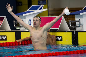 A tinikre jellemzően vagány, olykor mégis lámpalázasnak tűnő milákkal a. People S Daily China On Twitter New World Record Hungary S Kristof Milak Breaks 10 Year Old World Record Of Men S 200m Butterfly With 1 Minute And 50 73 Seconds In The Final At The 18th Fina