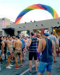 Americas best cities for tops and bottoms, according to Squirt