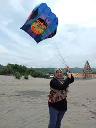 Mimpi merupakan bunga tidur ekspresi alam bawah sadar manusia. Talikama Kite Community Bermain Layang Layang Itu Bukan Hanya Tarik Ulur Suara Jogja