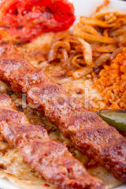 Hallo und herzlich willkommen auf unserem testportal. Turkische Traditionelle Sish Adana Urfa Kebab Auf Weissen Teller Stockfotos Freeimages Com