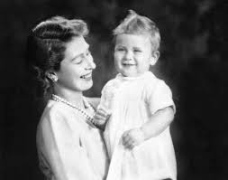 Elizabeth a născut primul ei copil, prințul charles , la 14 noiembrie 1948. 30 Fotografii Rare Ale PrinÈ›esei Diana È™i A Reginei Elisabeta A Ii A GravidÄƒ Divertisment Sfaturi È™i InformaÈ›ii Utile Despre RelaÈ›ii È™i CÄƒsÄƒtorie