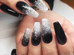 أكثر من 20 صورة لطلاء الأظافر مانيكير أسود مزخرف بطريقة رائعة ماكياج بنات صورة 12 black nails with glitter silver sparkle nails vegas nails