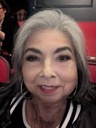 hello to all the group have a very good tuesday take care of yourselves  especially big kisses to you ladies and a handshake to you gentlemen and  always with a smile 😘