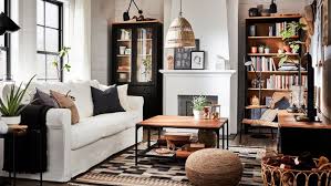 Ikea's ylvali throw adds a polished finish to this dreamy space, and especially its centerpiece: Un Salon Traditionnel Et Chaleureux Ikea Living Room Ikea Living Room Furniture Narrow Living Room