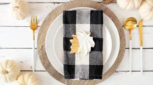 When setting a formal dinner table make sure that the table knife is smooth side up, and that you cannot see the serrated side. 13 Pretty Thanksgiving Tablescape Ideas