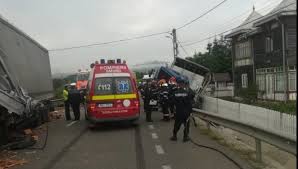 Toți cei trei tineri din mașină au murit, scrie ziar de suceava. Accident Cumplit La Poiana Stampei In IaÈ™i
