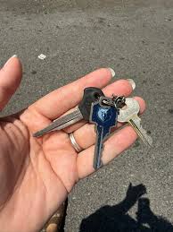 Lost keys found near Elmore and Bartlett road in Bartlett TN