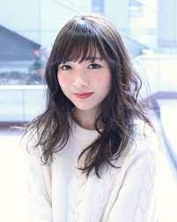 黒髪ミディアム パーマのヘアカタログ 重く見えない大人可愛い髪型をご紹介 folk ミディアム パーマ ミディアム 黒髪 可愛い髪型