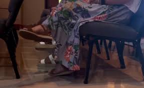 Moms candid feet - Feet9