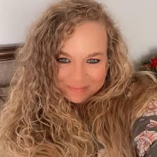 What are some affordable oceanfront accommodations in North Myrtle Beach  with elevator access and a kitchen?