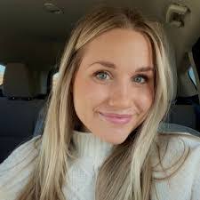 Alison Paulson's Instagram, Twitter & Facebook