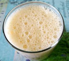 Leckere Bananenmilch Vegan Und Roh Perfekt Zum Fruhstuck Blitzschnell Zubereitet Macht Gute Laune Gibt Energie Rei Bananenmilch Roh Vegan Vegan Und Lecker