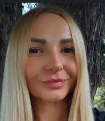 Karen Euler's Instagram, Twitter & Facebook