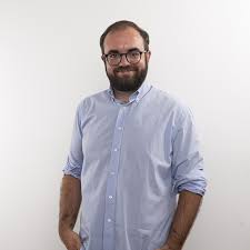 Esempi di utilizzo beard in italiano. Mirco Carlini Lead Linguist Creative Words