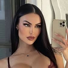 Model rocks racy lingerie set as fans say she doesnt even look real -  Daily Star