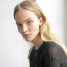 Though sasha had dreams of becoming a dancer, she, unfortunately, suffered an ankle injury that doused her initial hopes. Sasha Luss Agent Manager Publicist Contact Info