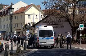 Nennen sie kurz und knapp, worum es geht. Dramatischer Vorfall In Waldshut Tater Bei Bankuberfall Angeschossen Baden Wurttemberg Stuttgarter Nachrichten