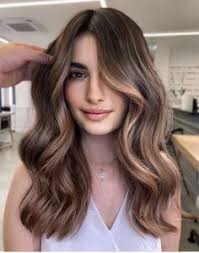 Platin sarı renk tonu saç renk tonu küllü yansımalara sahip renk tonuna ne diceksiniz. 2021 Sac Trendleri Icin 14 Fikir Sac Renkleri Sac Yeni Sac